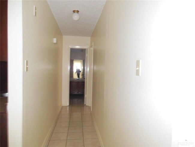 Building Photo - 16 Mynah Ave