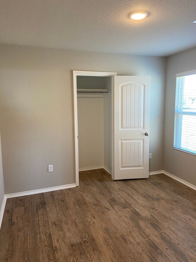 Building Photo - PRE-LEASING NOW | Stylish 4 Bed, 2 Bath Home in Conrad Court