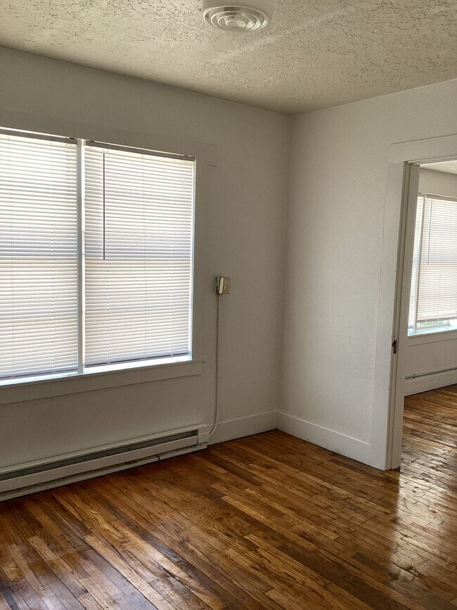 Building Photo - Newly Renovated 3 Bed Home! Located in Portales !