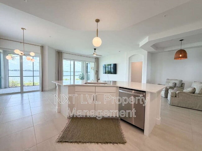 Building Photo - 16570 Ridgeview Cir
