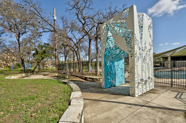 Building Photo - 2400 Winsted Ln