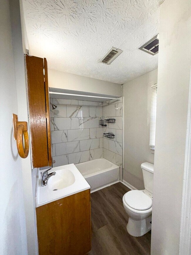 Building Photo - Charming & Newly Refreshed 3-Bedroom Ranch — Move-In Ready!