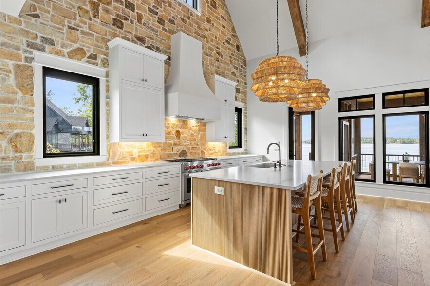 Building Photo - 388 Gatewood Dr