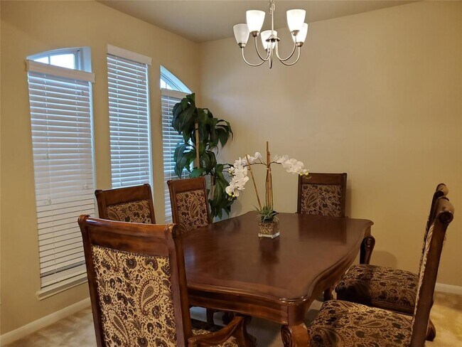 Building Photo - 15610 Whisper Woods Dr