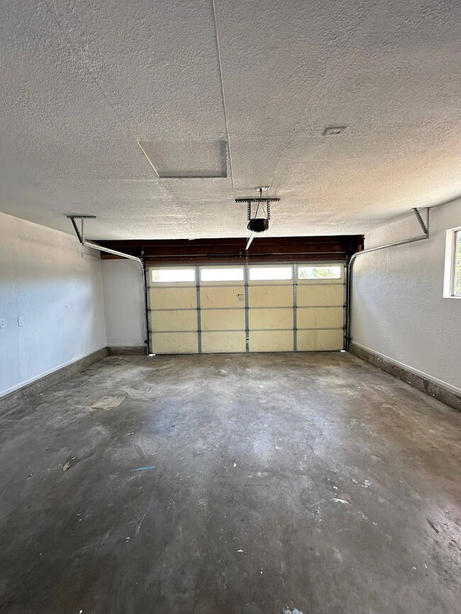 Building Photo - 10856 11th Ave