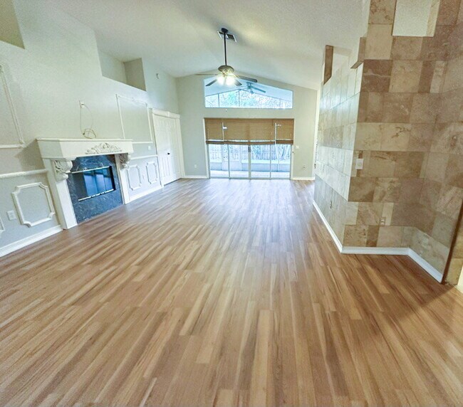 Building Photo - "Charming 3-Bedroom Home with 2 Full Baths in Lakeland – Spacious 1514 Sq Ft Haven!"