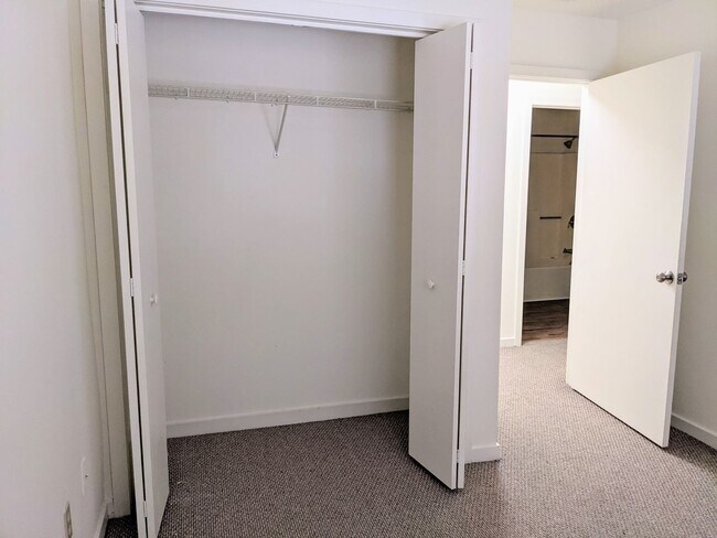 Building Photo - Spacious 2 Bedroom Apartment in Emmaus!