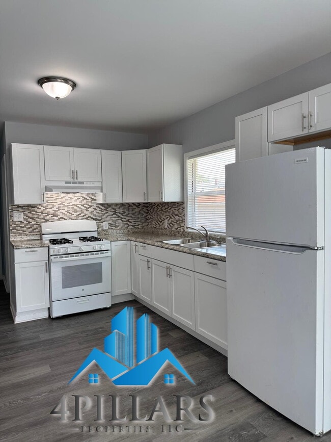 Building Photo - "Beautiful 3-Bedroom Retreat with 2 Baths ...