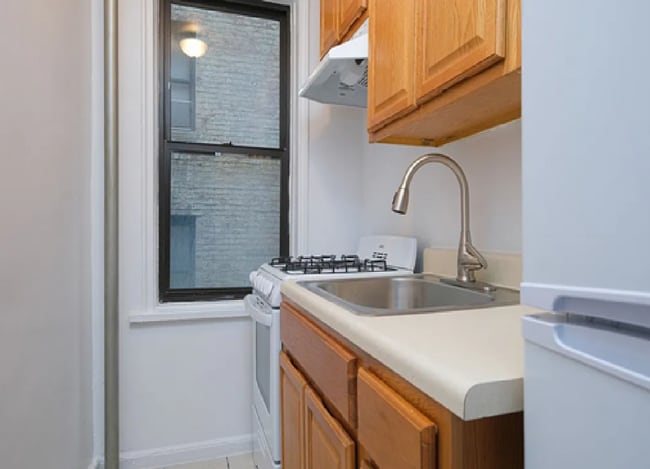 Building Photo - Charming Studio 1-Bedroom Apartment