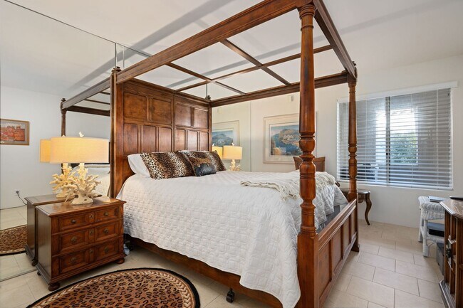 Building Photo - Total Quality Living! El Escorial... EAST BEACH!