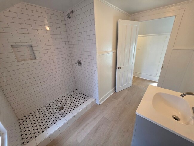 Building Photo - Beautiful Waterside 3 bedroom Single-Family Home - Catskill, NY