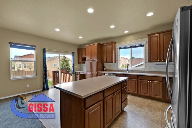 Building Photo - Beautiful ranch style home available to mo...