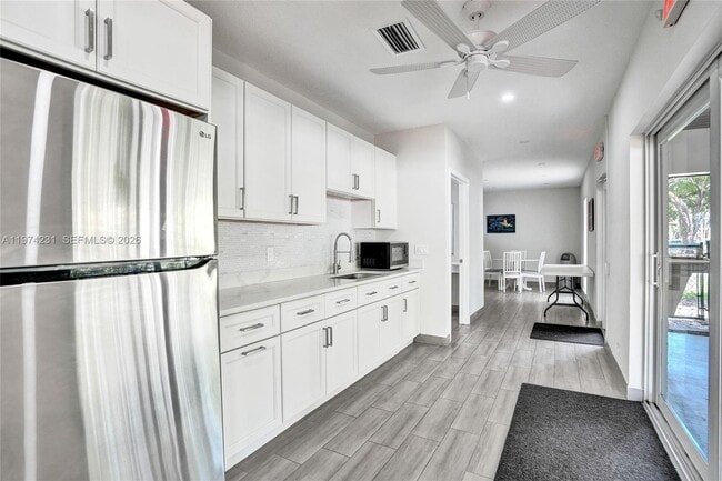 Building Photo - 805 Cypress Blvd