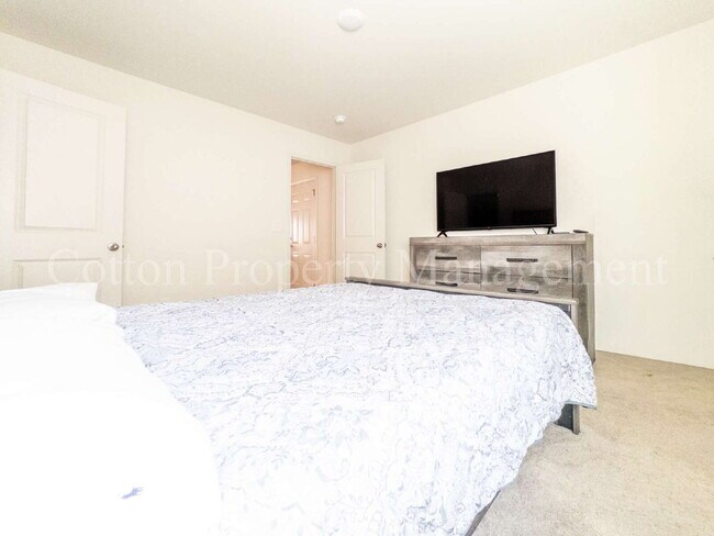 Building Photo - 3083 Day Dream Ln