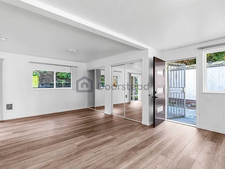 Building Photo - 3533 NE 17th Pl