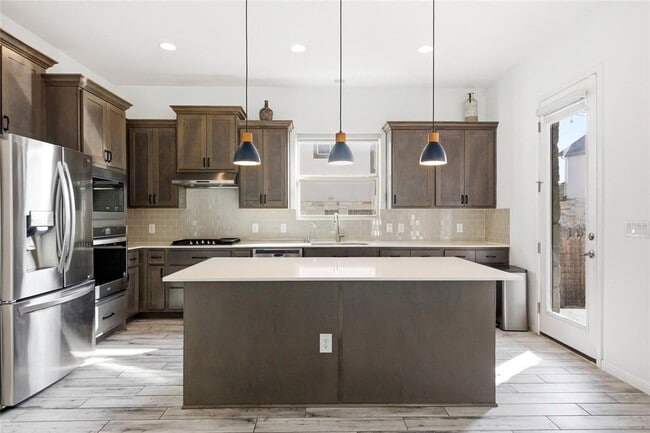 Building Photo - 607 Achilles St