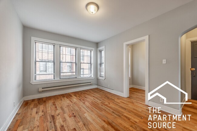 Building Photo - 4409 N Wolcott Ave