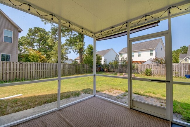 Building Photo - Gorgeous 5 Bedroom Home in Neighborhoods of Holly Ridge