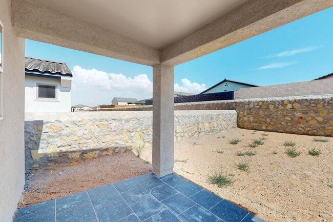 Building Photo - Charming 3 bedroom, 2 bath home in East El...