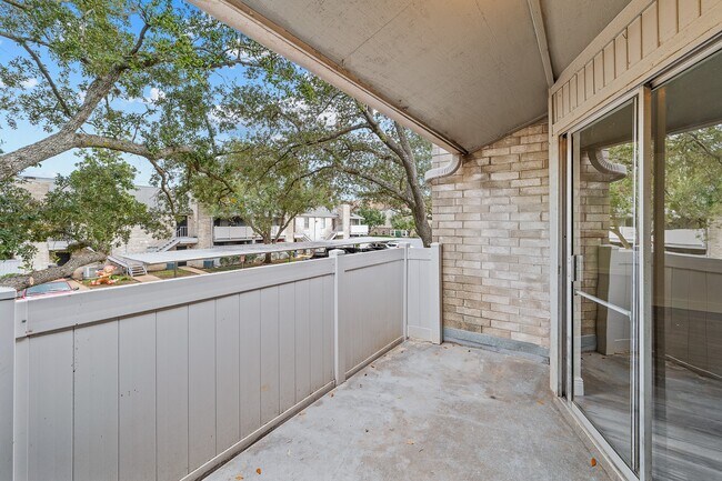 Building Photo - 10733 Braes Bend Dr