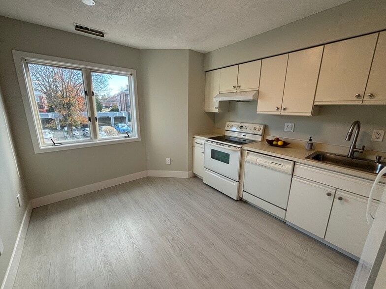 Building Photo - 1410 Whitney Ave