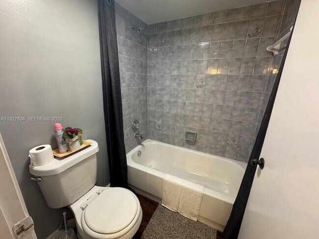 Building Photo - 855 NE 209th St