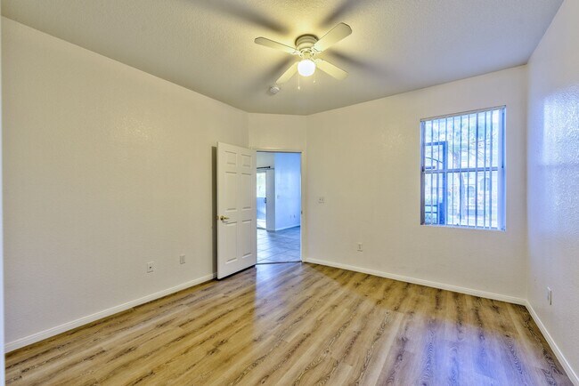 Building Photo - 6955 N Durango Dr