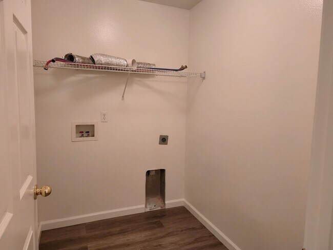 Building Photo - 3 bedroom Home For Rent in North Valleys area