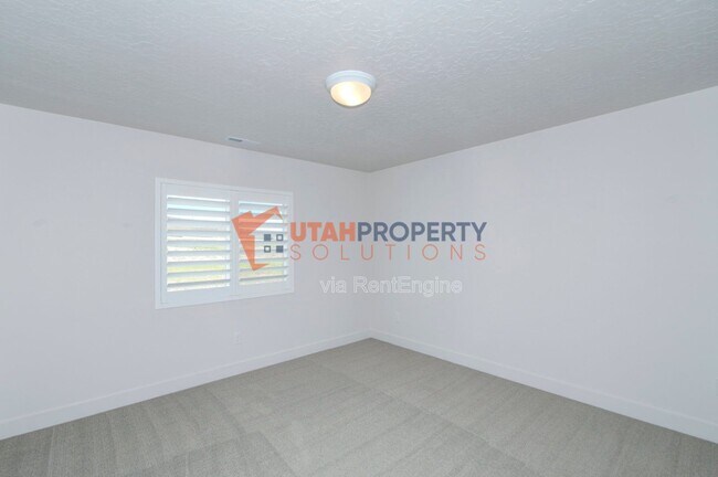 Building Photo - 2697 N Snowberry Dr