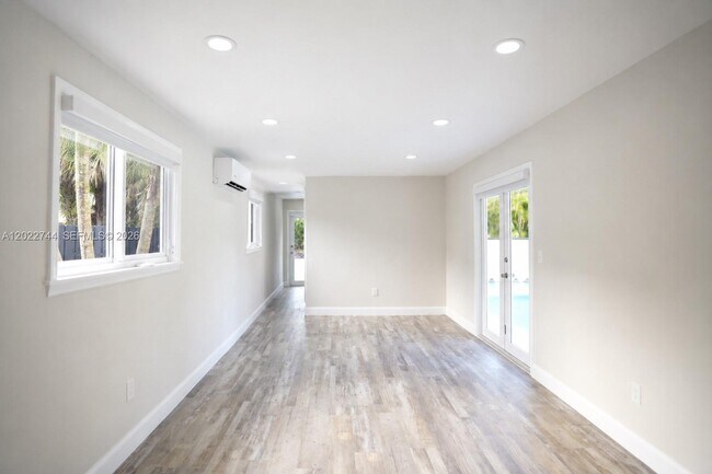 Building Photo - 2573 Conroy Dr