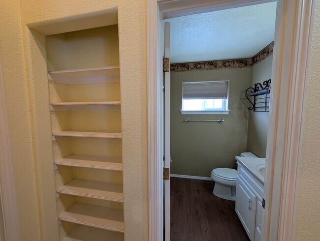 Building Photo - 224 Capitan Cir