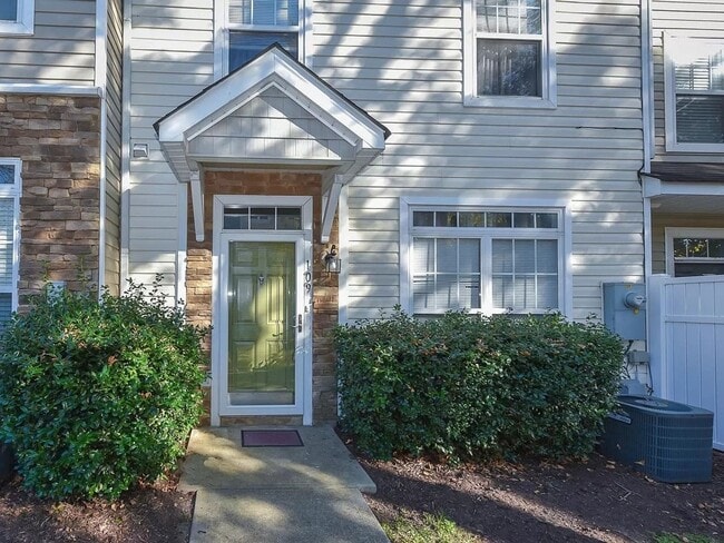 Building Photo - Charming 3BR Townhome in Raleigh