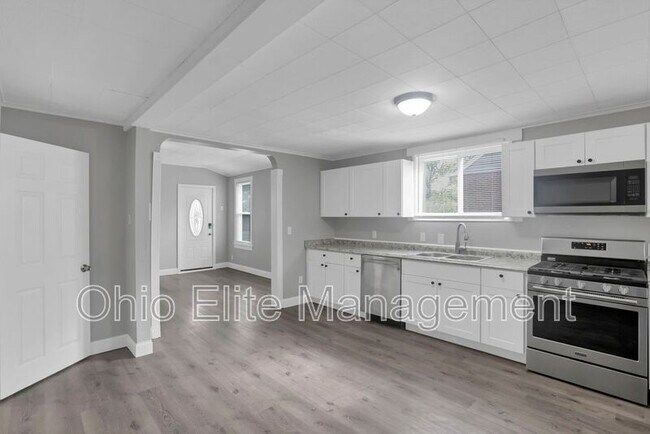 Building Photo - 341 E Markison Ave
