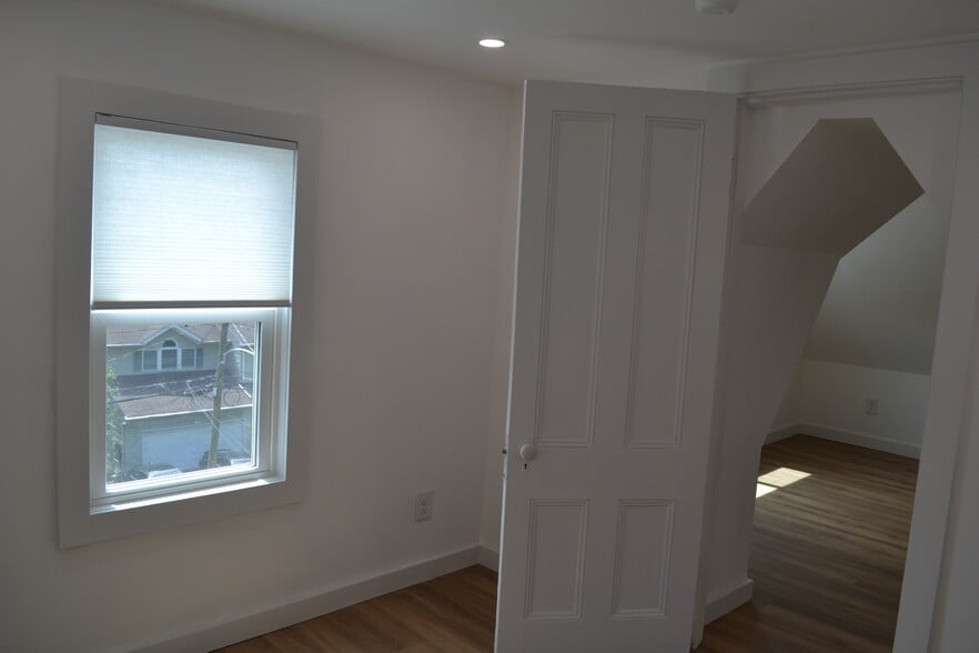 Building Photo - 436 Cornelia St