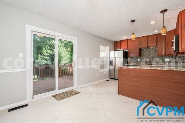 Building Photo - 9438 Fens Hollow