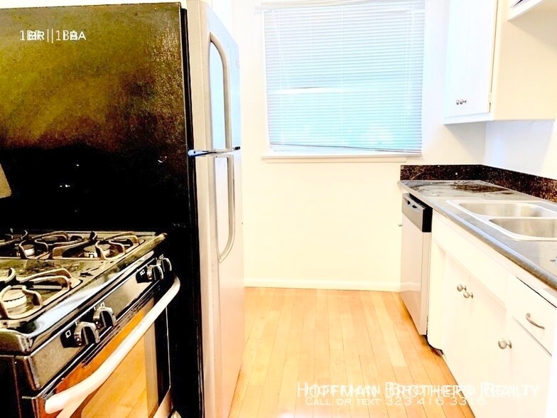 Building Photo - 2001 Beachwood Dr