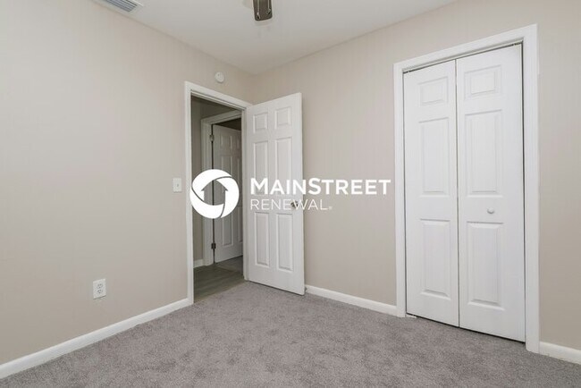 Building Photo - 4 Bedroom Pet-Friendly Home in Tampa, FL with Main Street Renewal