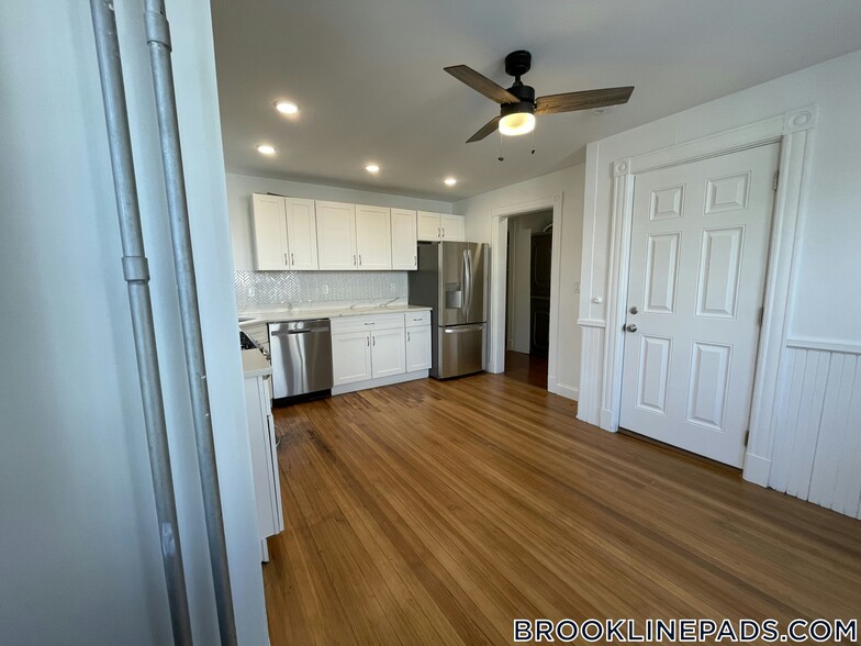 Building Photo - 79 Brook St