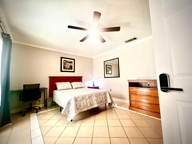 Building Photo - 12755 Thomas Sumter St