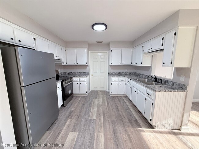 Building Photo - 1629 Lagrange Ave