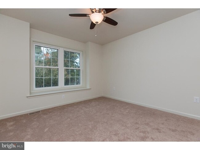 Building Photo - 233 W Woodview Rd