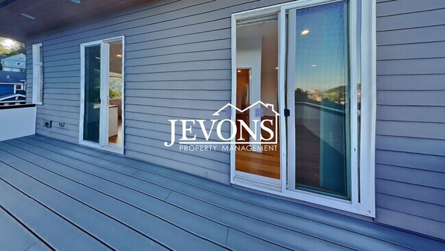 Building Photo - 5BR/4.5BA House in Seattle -- Available Now!