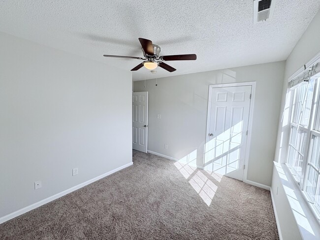 Building Photo - 1007 Banister Loop