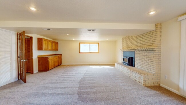 Building Photo - Location, Location, Location! - Four Bedroom house located minutes from Des Moines Waterfront