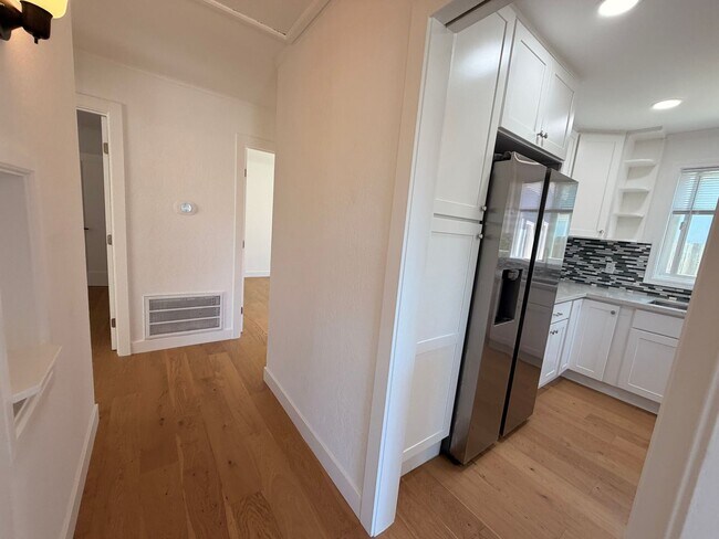 Building Photo - Spacious 4 Bedroom/2Bathroom Home in South San Francisco!