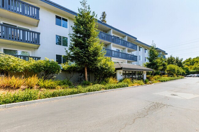 Building Photo - 655 S Fair Oaks Ave