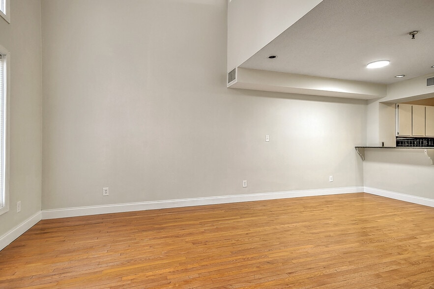 Building Photo - 109 Beechnut St