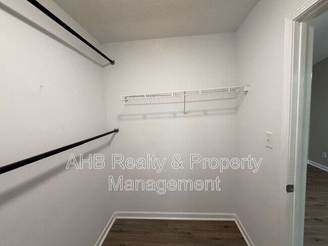 Building Photo - 1047 Oak Blossom Way