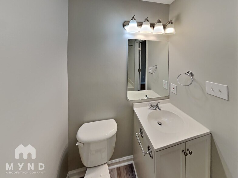 Building Photo - 2443 Hawk Ridge Dr