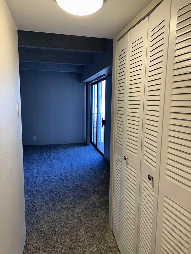 Building Photo - Breathtaking Mountain Views from the 10th ...